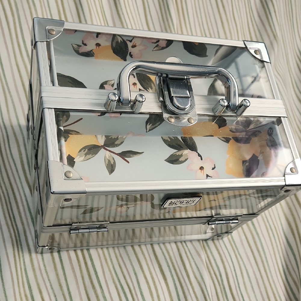 Clear Glass Metal Cosmetic Storage Box Traing Case